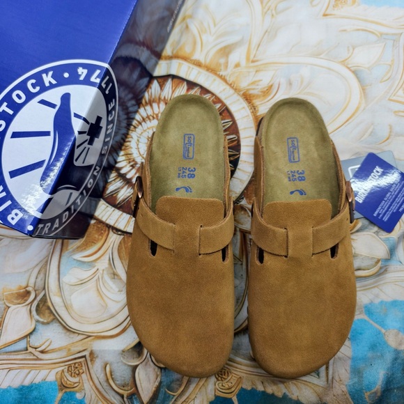 Birkenstock Shoes - NWT Women's Birkenstock Boston Shoes in Mink Suede - Narrow Fit